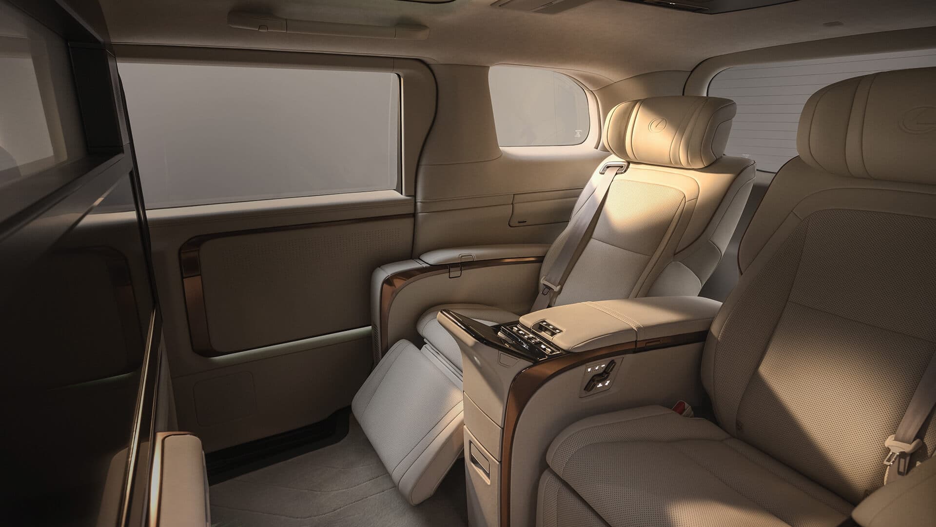 http://Lexus%20LM%20350h%204-Seater%20Ultra%20Luxury