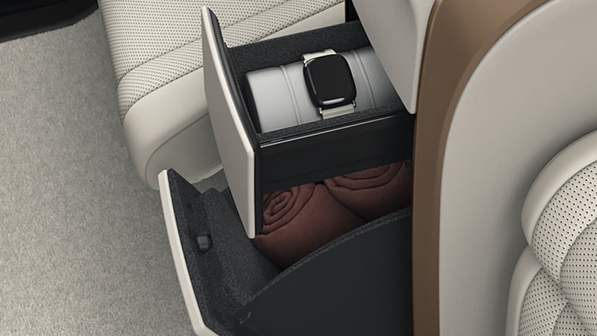 http://Lexus%20LM%20350h%204-seater%20Ultra%20Luxury%20Integrated%20Partition