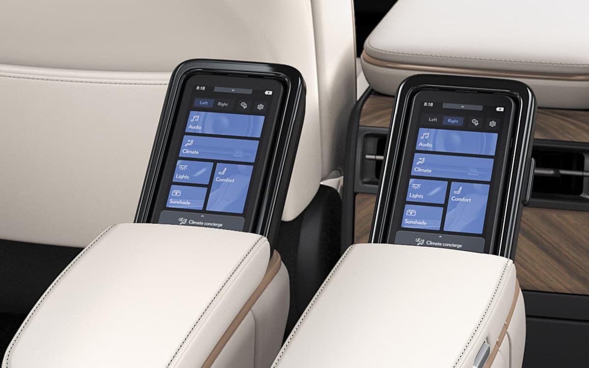 http://Lexus%20LM%20350h%207-seater%20VIP%20Removable%20Controllers